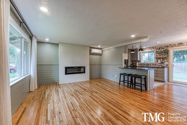 Building Photo - Classic Ranch Style home with 2 Bed 1.5 Bath and Large Backyard!