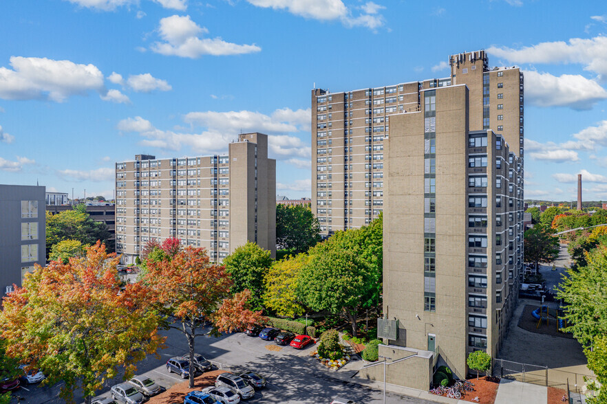 Building Photo - River Place Towers