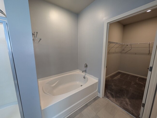 Building Photo - 445 Saffron Ct