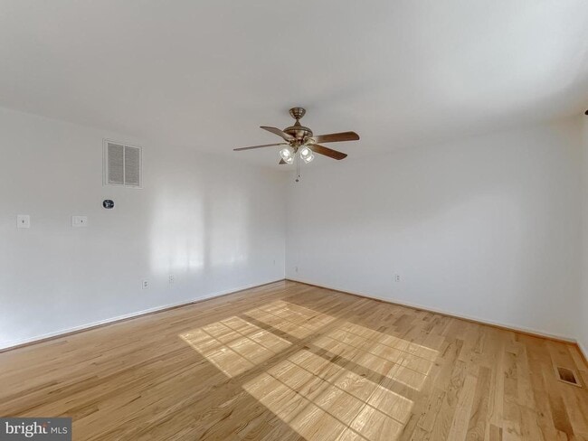 Building Photo - 21133 Woodmere Dr