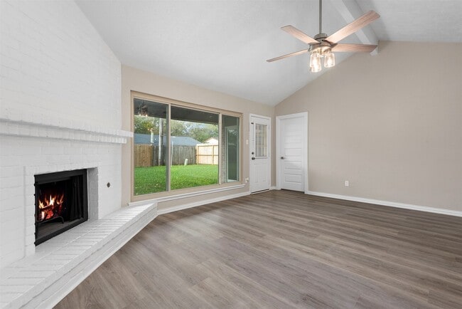 Building Photo - 8363 Pebbledowne Dr