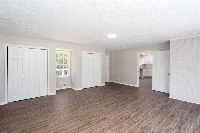 Building Photo - 2099 Scott Rd