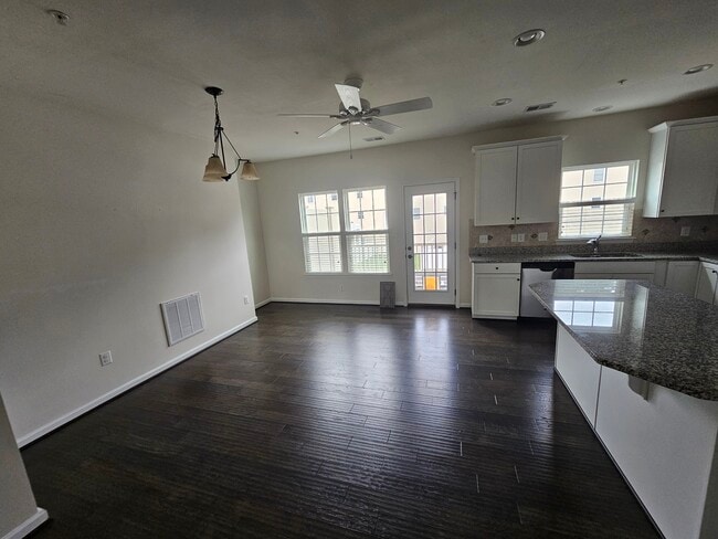 Building Photo - 109 Wheatfield Dr