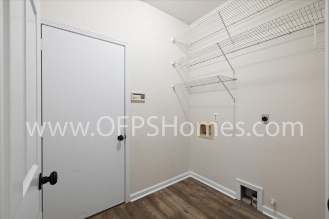 Building Photo - Niceville 3/2 with Office Flexible Availability