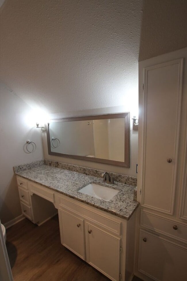 Building Photo - Available Now! Recently remodeled 3/2 in T...