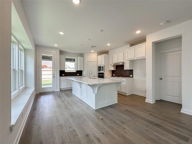Building Photo - 541 Sand Branch Dr