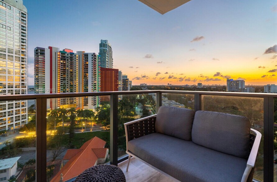 Building Photo - 1451 Brickell Ave