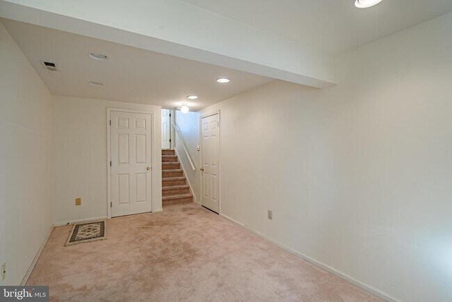 Building Photo - 609 Hamilton St