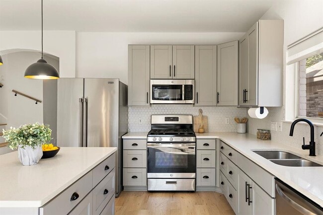 Building Photo - 3817 Tailfeather Dr