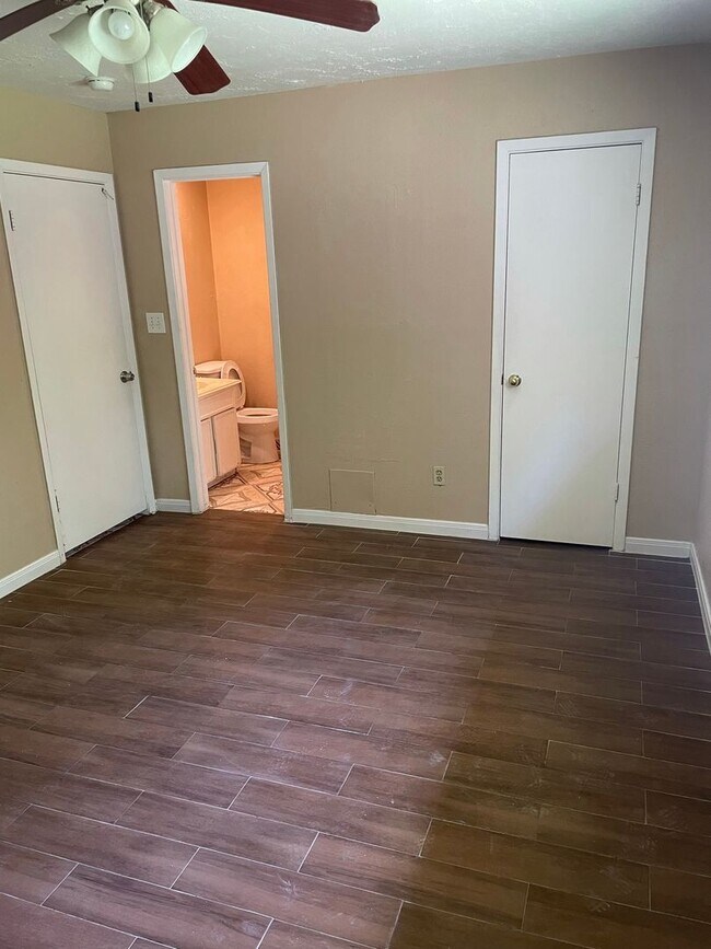 Building Photo - 3 bedroom / 2bath home in Southwest Houston.
