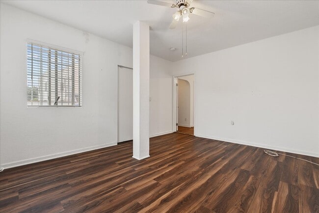 Building Photo - 2818 S Bronson Ave