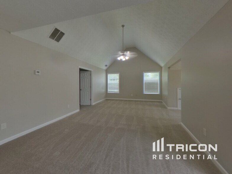 Building Photo - 315 Avonlea Dr