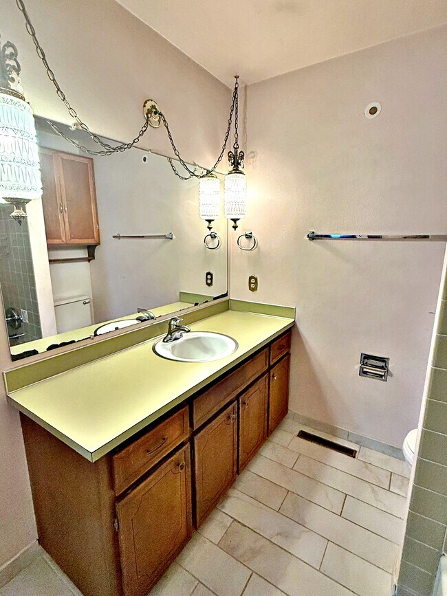 Building Photo - 2746 SE 73rd Ave