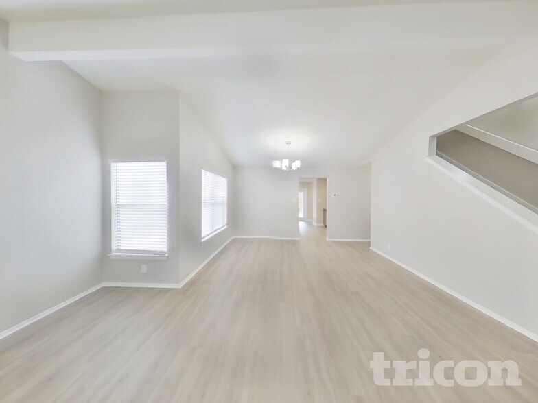 Building Photo - 6934 Sunshine Tree Dr