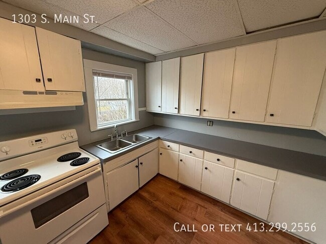 Building Photo - 1303 S Main St