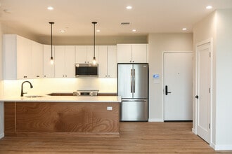 Building Photo - 135 E Park Ave