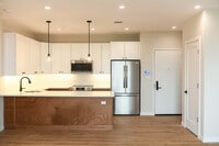 Building Photo - 135 E Park Ave