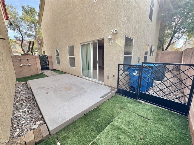 Building Photo - 527 Cabis Bay St