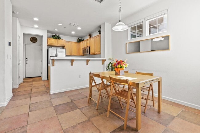 Building Photo - 507 Dante Cir