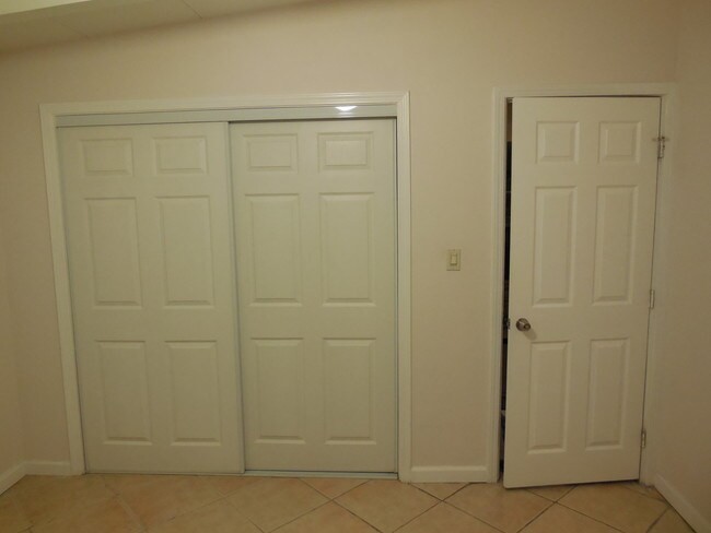 The room for rent - 172 N Winton Ave