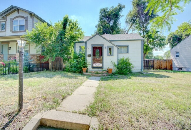 Building Photo - DU HOUSE FOR RENT