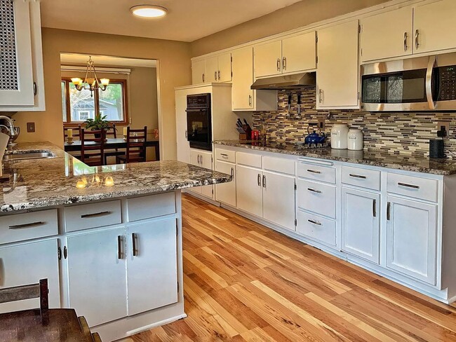 Building Photo - 6233 Parnell Ave