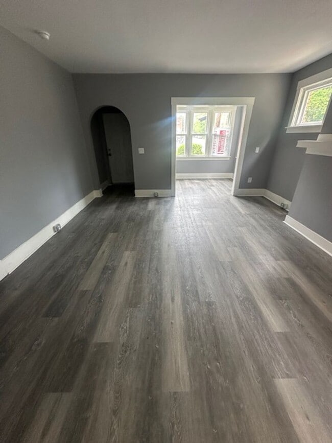 Building Photo - Beautifully Renovated 2-Bedroom Apartment ...