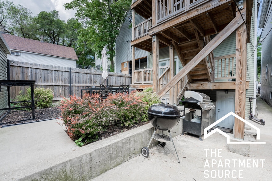 Building Photo - 2651 W Armitage Ave