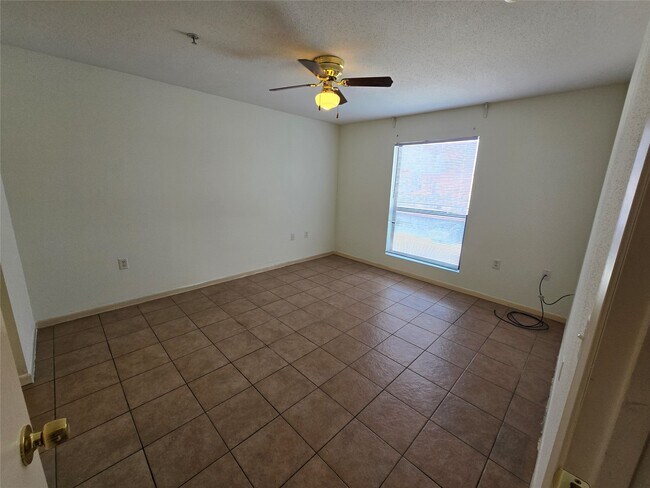 Building Photo - 10110 Forum W Dr