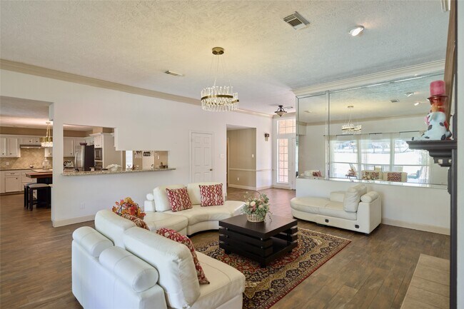 Building Photo - 121 April Waters Dr N