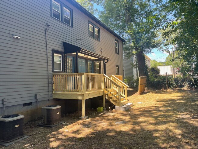 Building Photo - 587 Colonial Cir SE