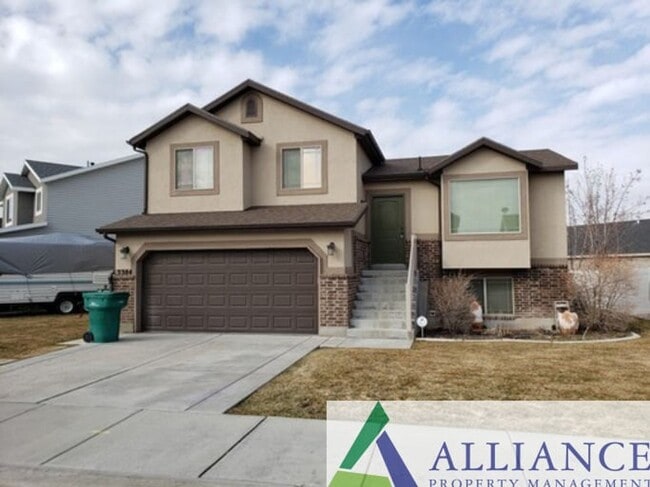 Building Photo - 2 Weeks Free on This Beautiful 4-Bed, 3-Bath Home for Rent in West Haven!