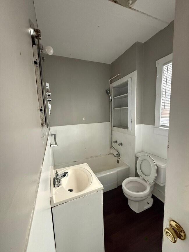 Building Photo - 1108 Dallas St