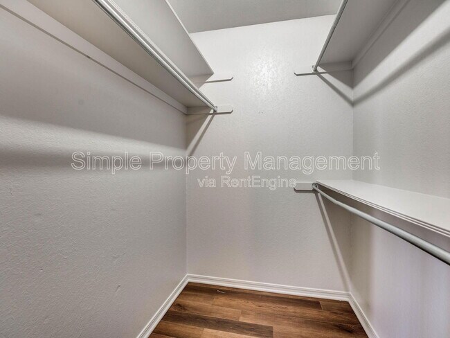 Building Photo - 1710 Hillcrest Dr
