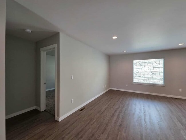 Building Photo - Amazing Brand New Home with 3 Bedrooms & 2...