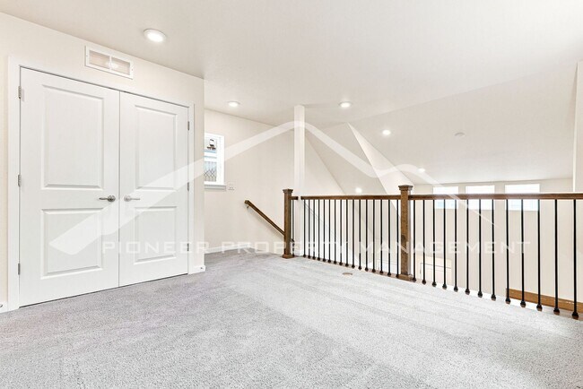 Building Photo - Charming Home with Central AC and Washer/Dryer