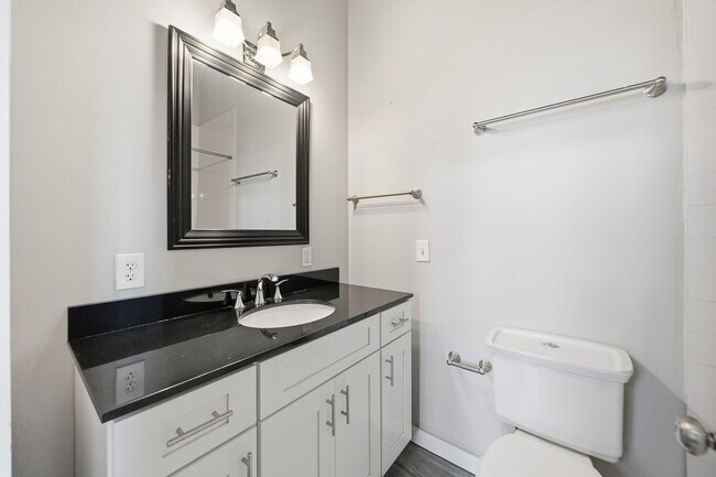 Building Photo - 1942