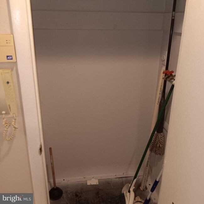 Building Photo - 1732 W Diamond St