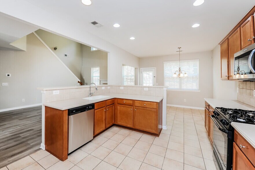 Building Photo - 840 Topaz Valley