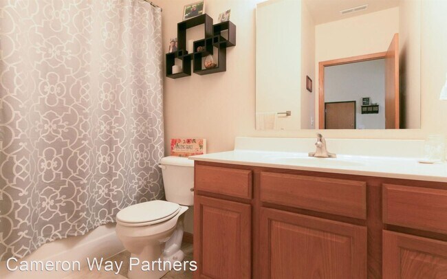 Building Photo - 1620 Lincoln Dr