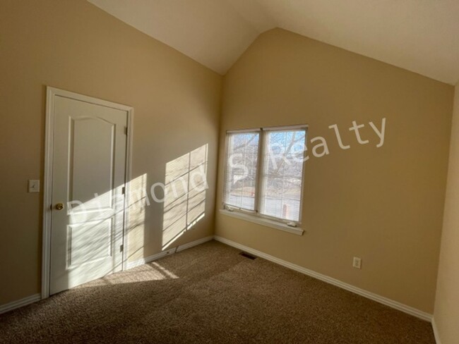 Building Photo - Lovely 3 bedroom home available!  Sequiota...