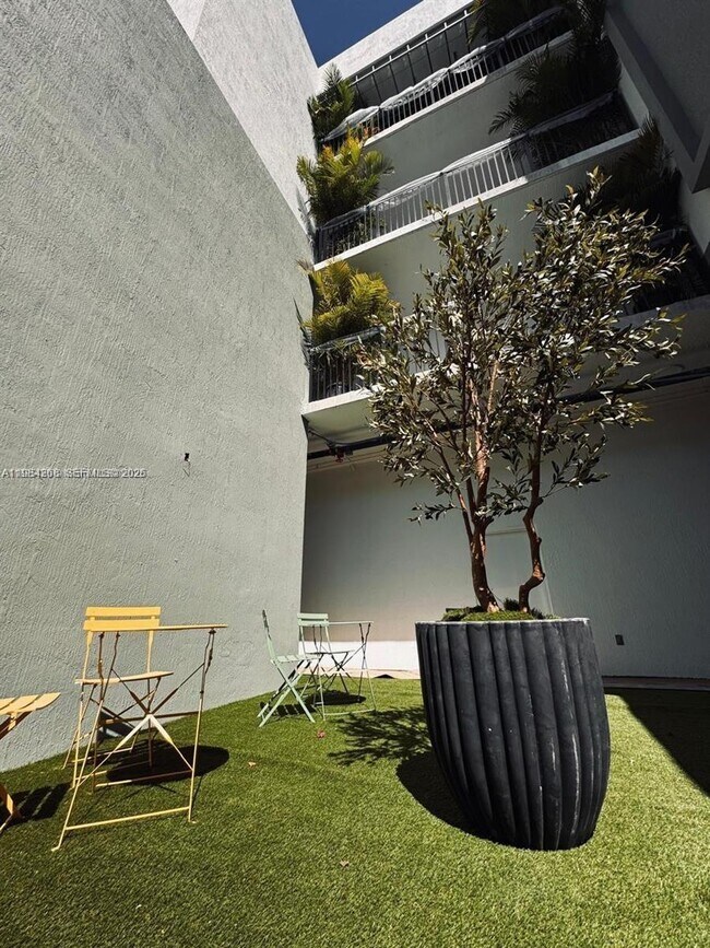 Building Photo - 3422 NW 5th Ave