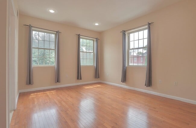 Building Photo - 249 Winfield Ave