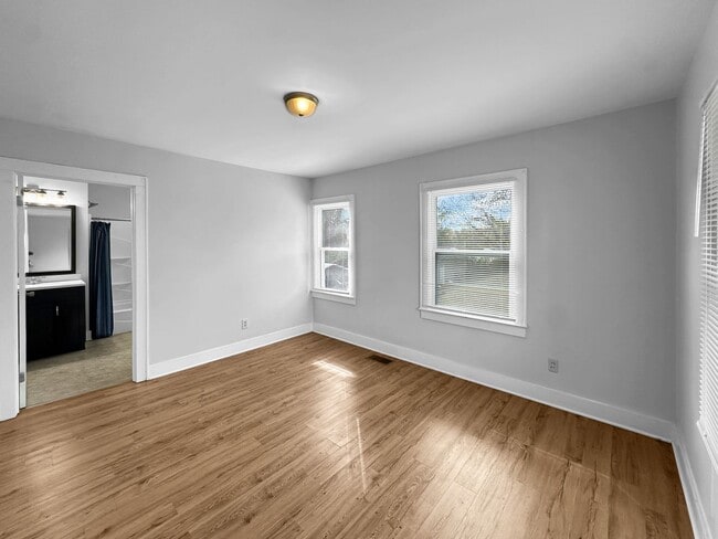 Building Photo - 3 bedroom/2 bath home!