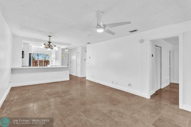 Building Photo - 922 Banks Rd