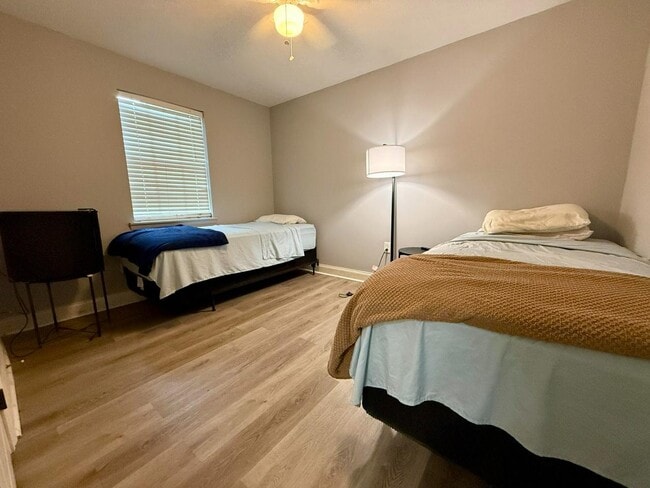 Building Photo - 306 N 40th Ave