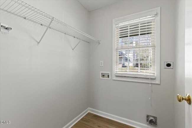 Building Photo - 102 Mint Hill Dr