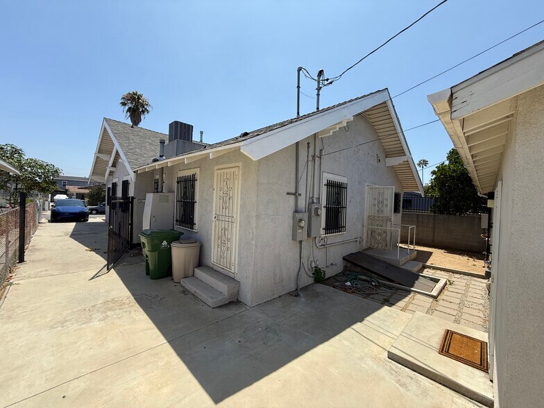 Building Photo - 1493 W 47th St