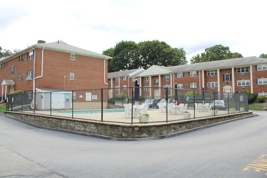 Building Photo - 31 Arlington Rd