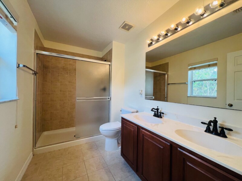 Building Photo - 1531 Par Ct